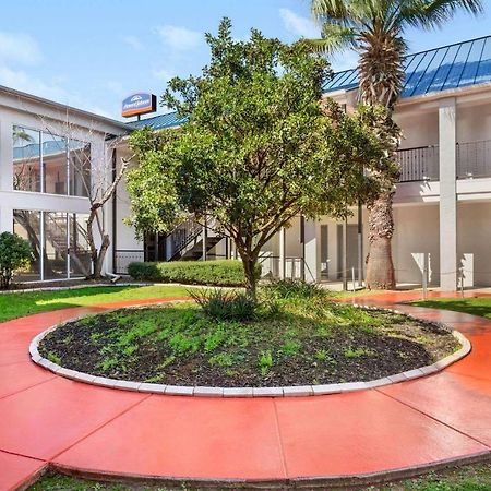 Howard Johnson By Wyndham San Antonio Hotel & Suites Exteriér fotografie