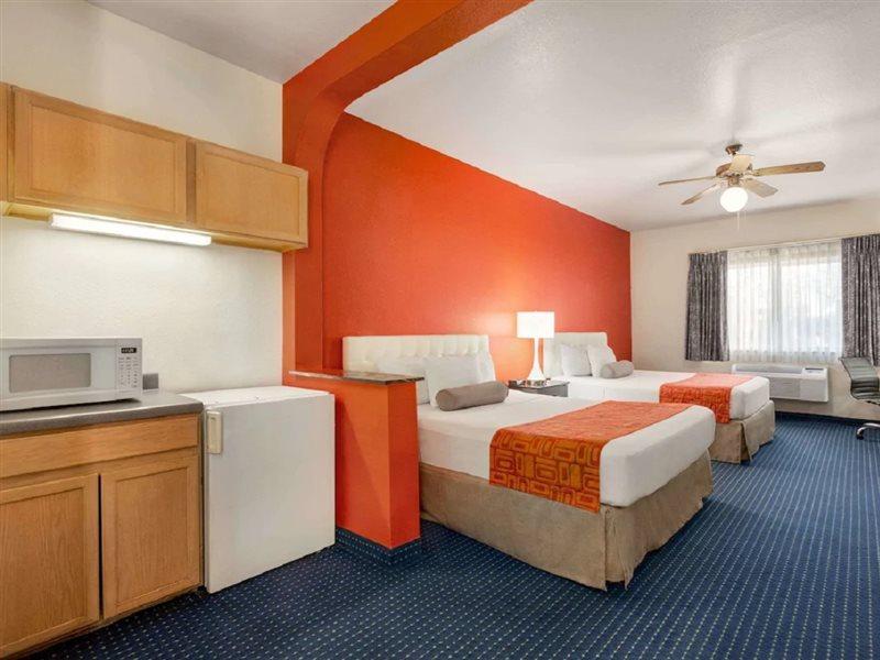 Howard Johnson By Wyndham San Antonio Hotel & Suites Exteriér fotografie