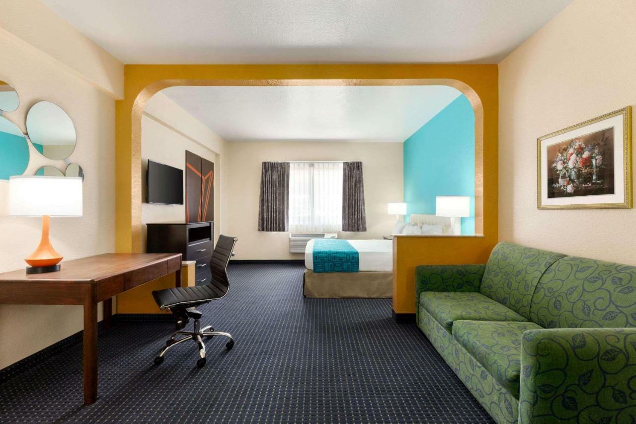 Howard Johnson By Wyndham San Antonio Hotel & Suites Exteriér fotografie