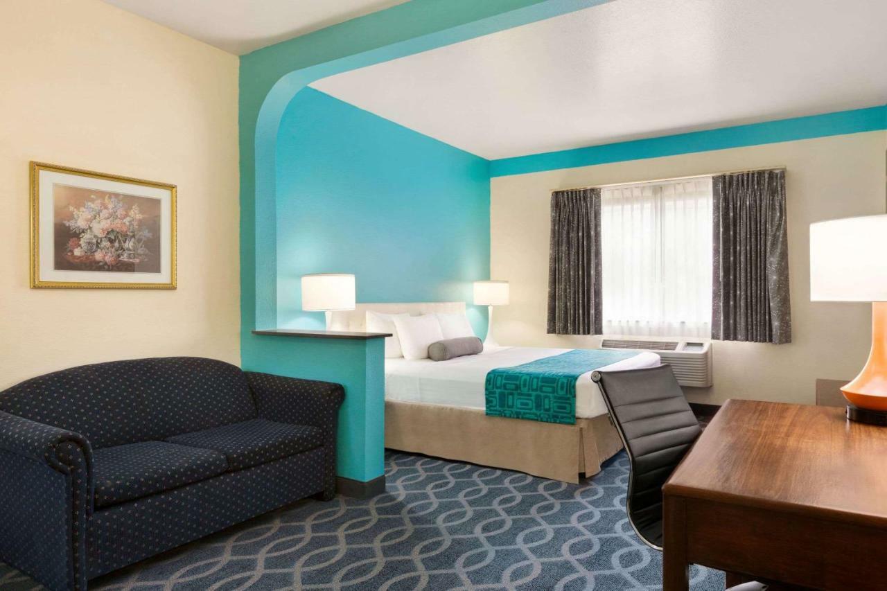 Howard Johnson By Wyndham San Antonio Hotel & Suites Exteriér fotografie