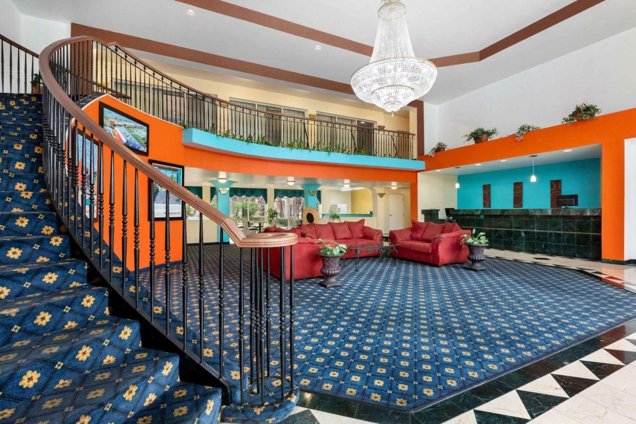 Howard Johnson By Wyndham San Antonio Hotel & Suites Exteriér fotografie